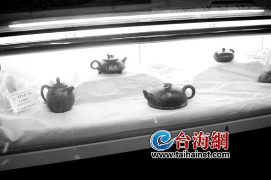 展出的紫砂壶
