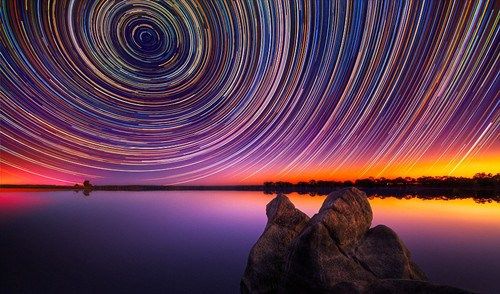摄影师里肯?哈里森运用超长摄影技术拍摄的夜空