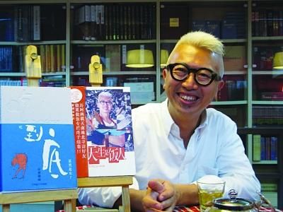 欧阳应霁在先锋书店。