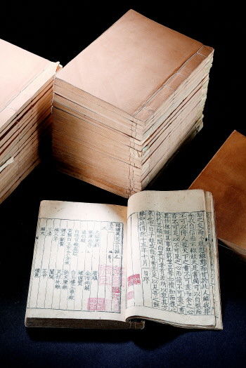《锦绣万花谷》前集40卷24册，后集40卷16册。