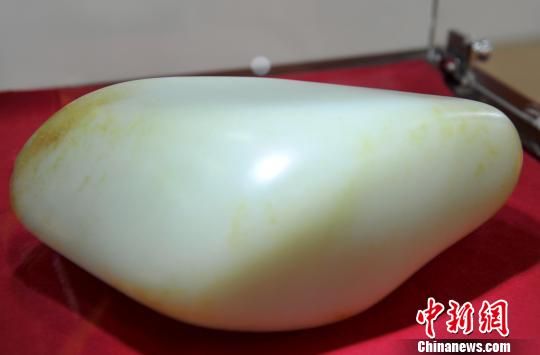凝如油脂、价值3000万的上等新疆和田白玉籽料亮相深圳亚克西<a href=