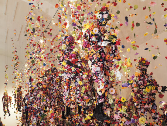 天使战士_装置，Angel Soldier_Installation，various size，multiple，2011