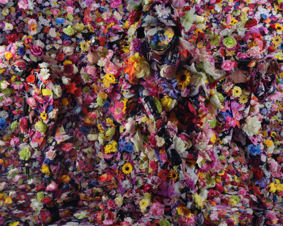 天使战士_照片07，Angel Soldier_Photo 07， 225 x 118 cm， c-print， diasec， 2011