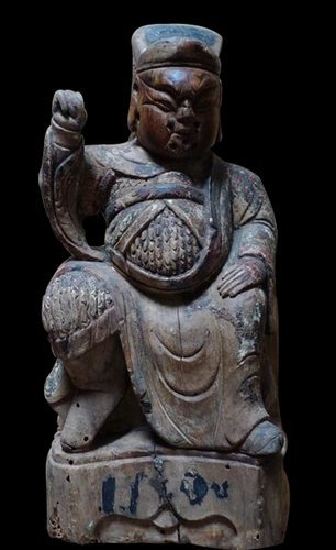 图7：清湖南工关圣帝君造像 此像胡须遗失 有些可惜