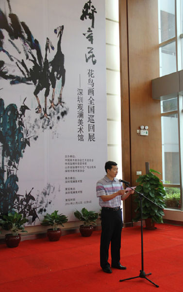 龙华新区公共事业局副局何洪彬先生在开幕上致辞