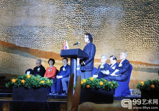 开幕式现场艺术家朱乐耕致辞