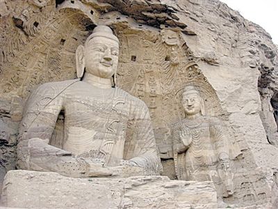图为云冈石窟的标志??第二十窟露天大佛。
