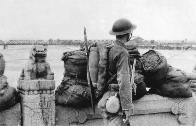 1937年7月7日，北平宛平卢沟桥上的守军。