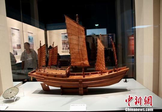 8月28日，“启航??海上丝绸之路特展”在山东博物馆开幕。图为，展览现场。　杨晓卫　摄