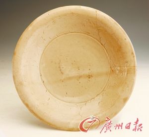 　广州西村窑青白釉刻花盘(北宋)