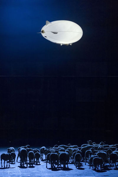 Louis Andriessen De Materie Musiktheater mit dem Ensemble Modern Orchestra， Regie Heiner Goebbels Kraftzentrale Landschaftspark Duisburg-Nord， 2014