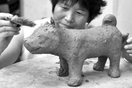 出土的汉代陶猪