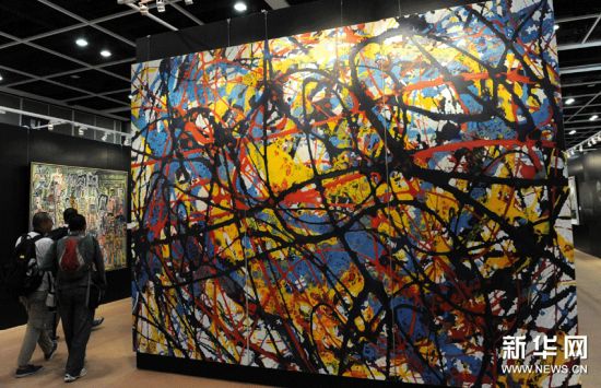 9月30日，人们在媒体预展上参观“当代亚洲艺术”的部分拍品。