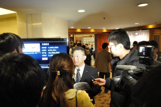 上海泓盛董事长赵涌先生在“壹万元牧马图”成交后接受媒体采访