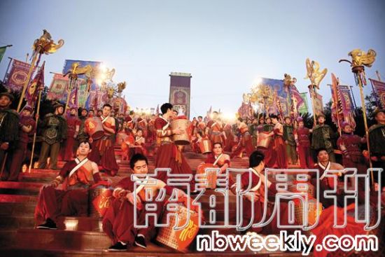 2010年12月18日，“中国酒都”四川省宜宾举行千人祭拜酒圣大典，祈祷风调雨顺，五谷丰登。