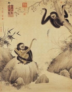 明宣宗《戏猿图》，生动温馨地描绘了猿猴家庭的天伦之乐。母猿怀抱小猿蹲踞于石上，幼猿左手搂着母亲的脖子，右臂伸向隔溪树上手持果子引逗小猿的父亲