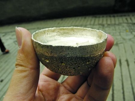 “康记”银锭 　　　记者 刘勇 摄