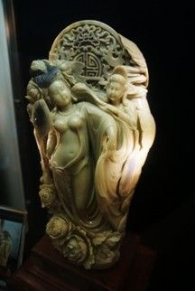 张爱廷的青田封门石作品《贵妃出浴》