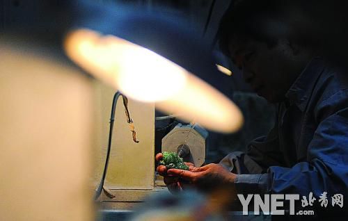 “磨”是玉雕工艺的基本方式