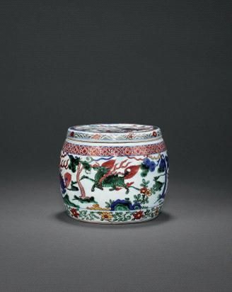明万? 五彩瑞兽纹鼓式盖罐 H 12 cm