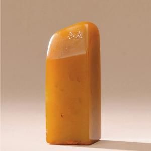 吴昌硕篆刻田黄石印章 规格：6.5×2.4×2.4cm，88g