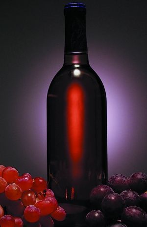 百元酒频现 传奇被疑 拉菲的定价谜团
