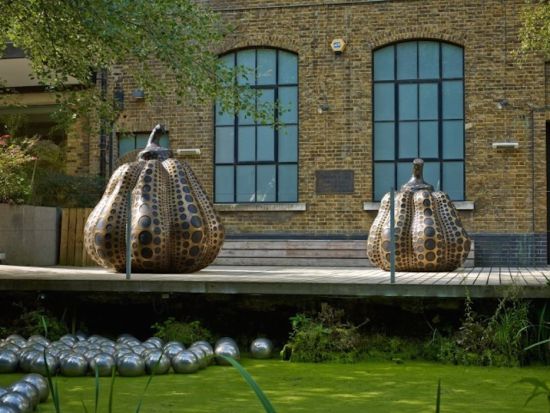 草间弥生，最爱南瓜的艺术家？