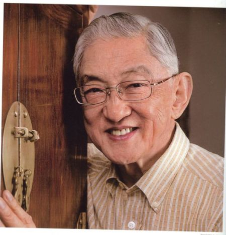 叶承耀  香港知名皮肤专科医生，曾任香港收藏家团体“敏求精舍”会长，1988年着眼明式家具，收藏有明式家具160余件。