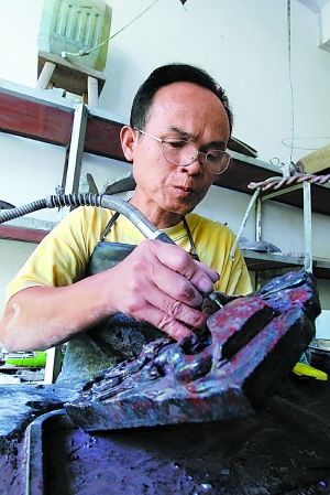 鸡血玉走红 3年涨10倍